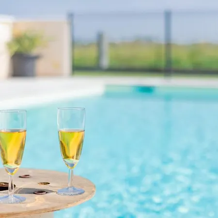 Garden & Pool *