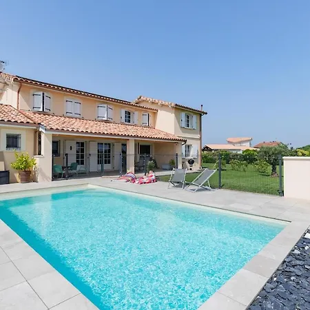 بيت للعطل Garden & Pool