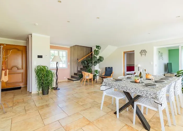 بيت للعطل Garden & Pool