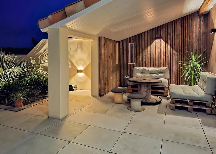 Garden & Pool بيت للعطل