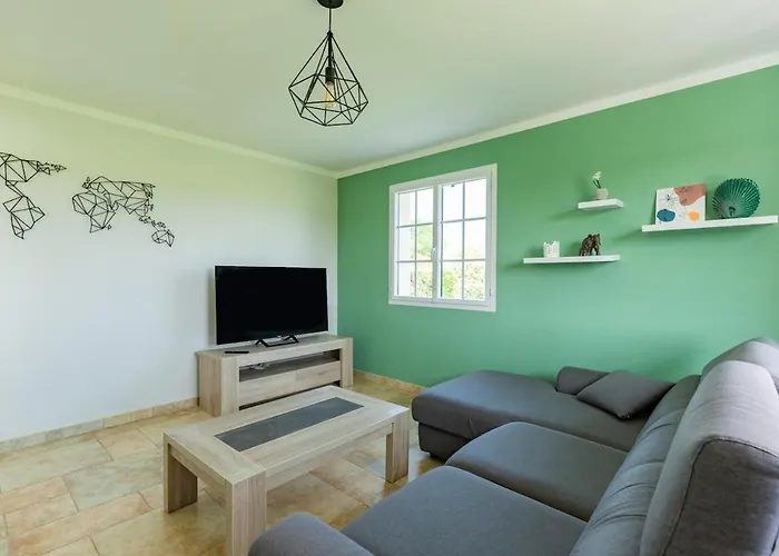 Garden & Pool بيت للعطل