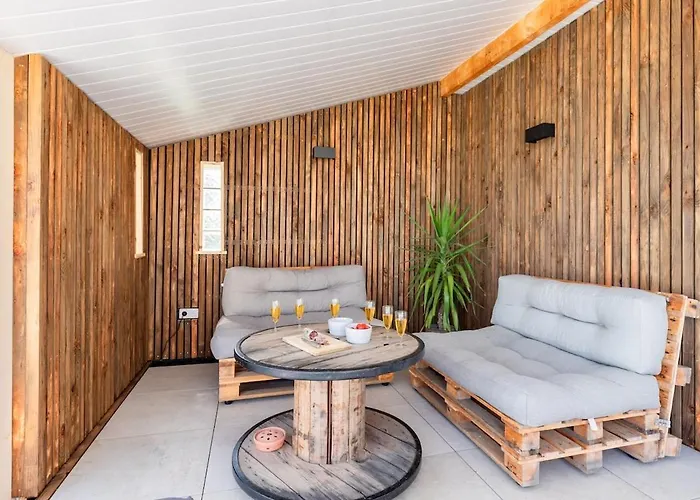 بيت للعطل Garden & Pool