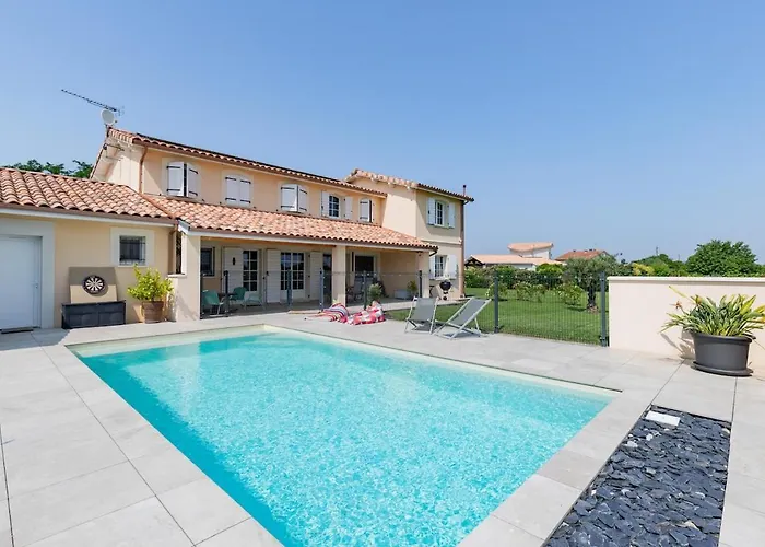 بيت للعطل Garden & Pool