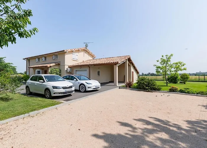 بيت للعطل Garden & Pool *