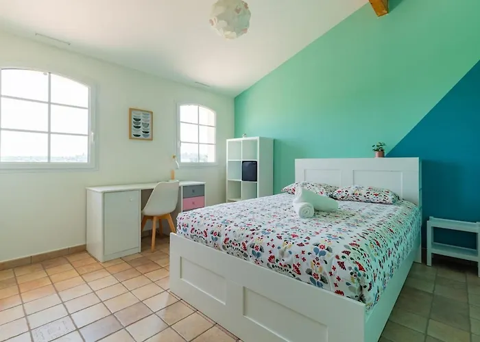 Garden & Pool بيت للعطل *