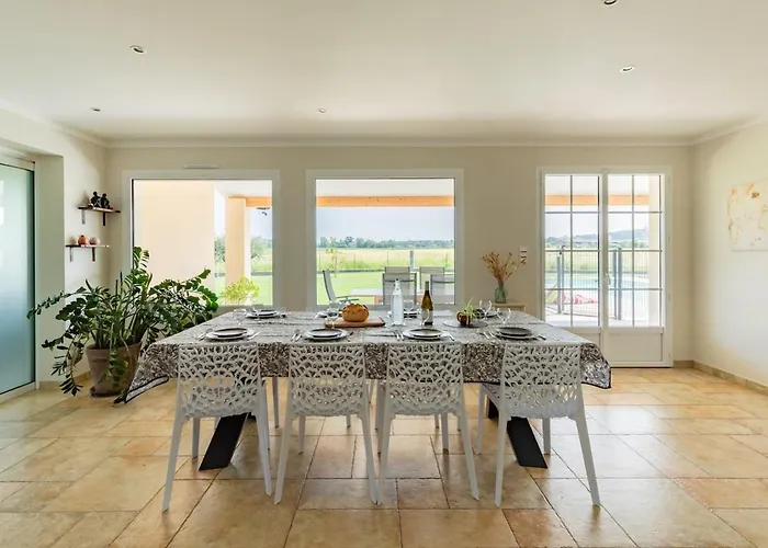 بيت للعطل Garden & Pool *