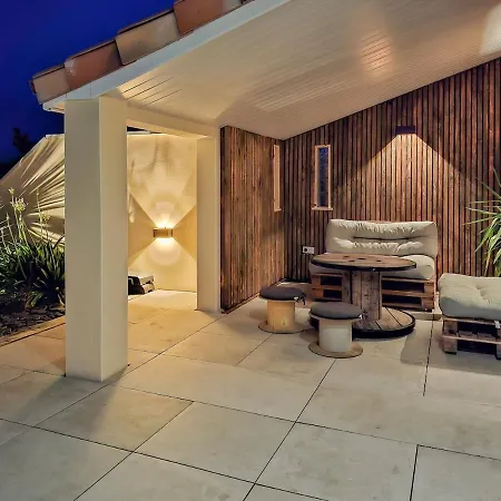 Garden & Pool Nyaraló