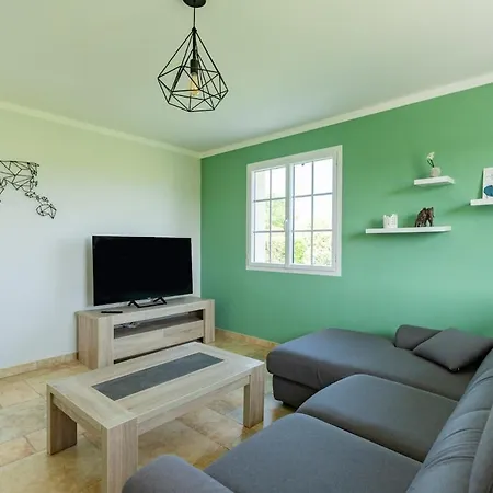 Garden & Pool Nyaraló