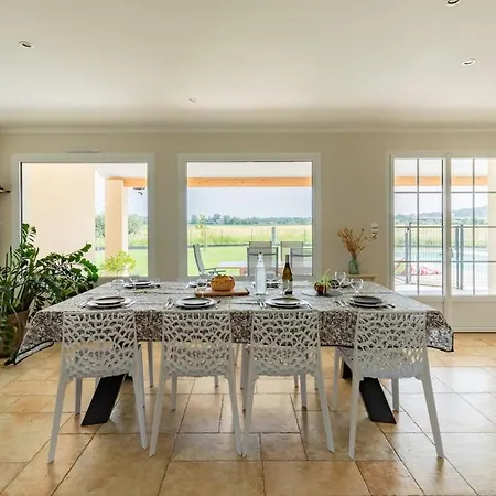 Nyaraló Garden & Pool *